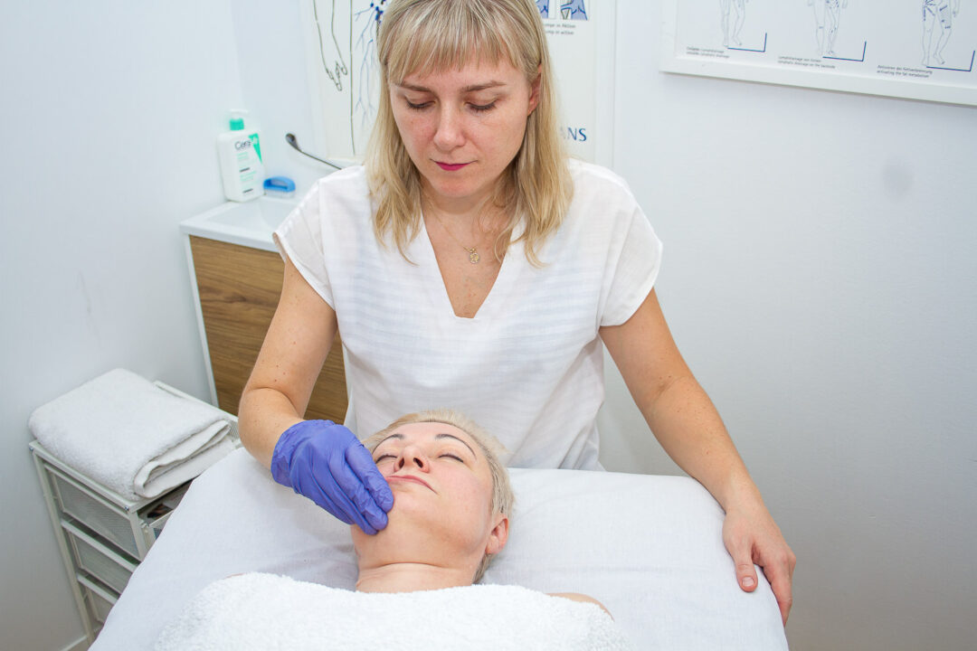 MASAJE DE CARA MASAJE DE CARA